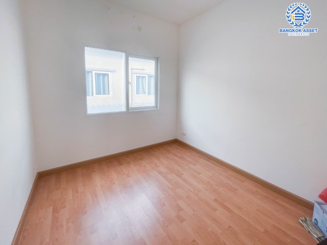 *****ทาวน์เฮ้าส์มือสองย่านนนทบุรี ม.ชวนชื่นทาวน์ แก้วอินทร์-บางใหญ่ เนื้อที่กว้างขวางถึง 21.4 ตร.ว. ฟังก์ชัน 3 ห้องนอน 3 ห้องน้ำ 2 ที่จอดรถ สภาพเยี่ยม พร้อมเข้าอยู่อาศัย แถมฟรี! 2 เครื่องปรับอากาศ บนทำเลดี ใกล้รถไฟฟ้าสายสีม่วง "สถานีตลาดบางใหญ่"